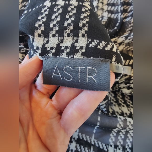 ASTR long sheer see thru B&W button down cardi blouse π€ (Med) π€ - Picture 6 of 12